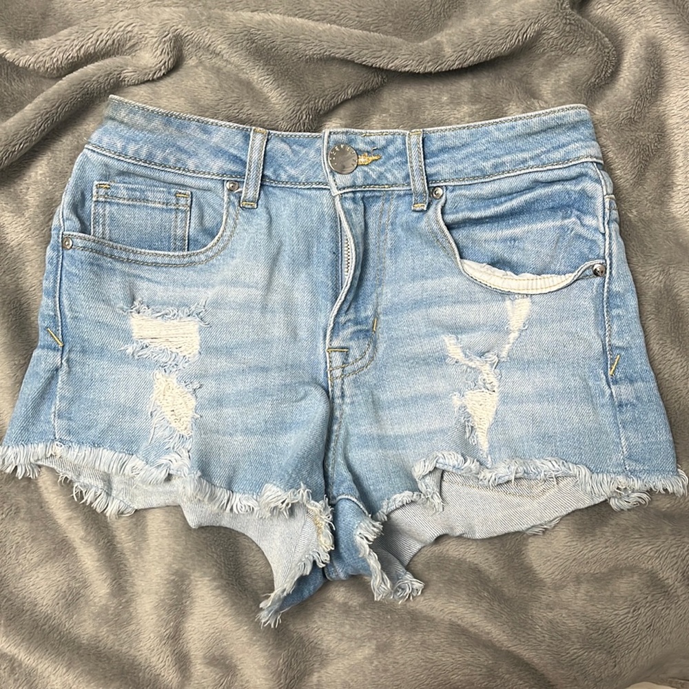 Forever 21 jean shorts, size 24 in inches so size 0